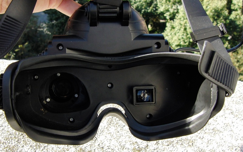 Illustration for article titled Lightning Review: EyeClops Night Vision Goggles
